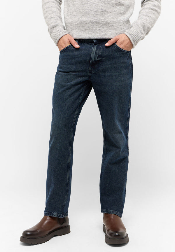 Mustang Men's Tramper Medium Rise Straight Leg Jeans 1015513