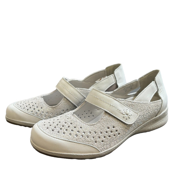 Suave Mary Jane Shoe