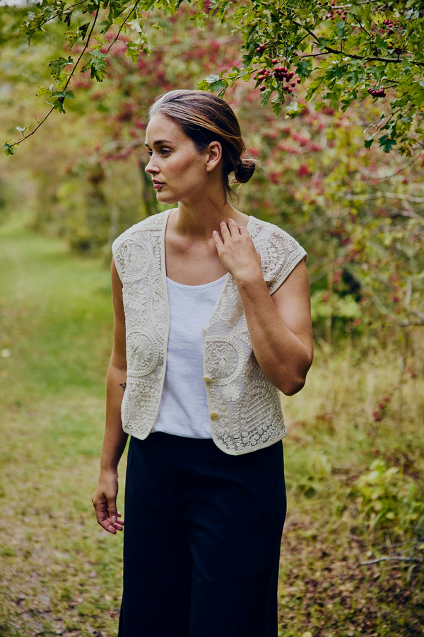 Freequent CROSSY Lace Waistcoat Beige Cotton Blend V-Neck 207902