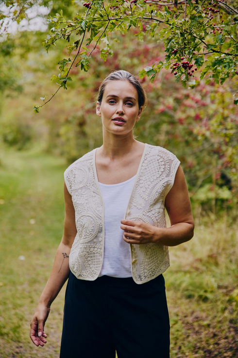 Freequent CROSSY Lace Waistcoat Beige Cotton Blend V-Neck 207902