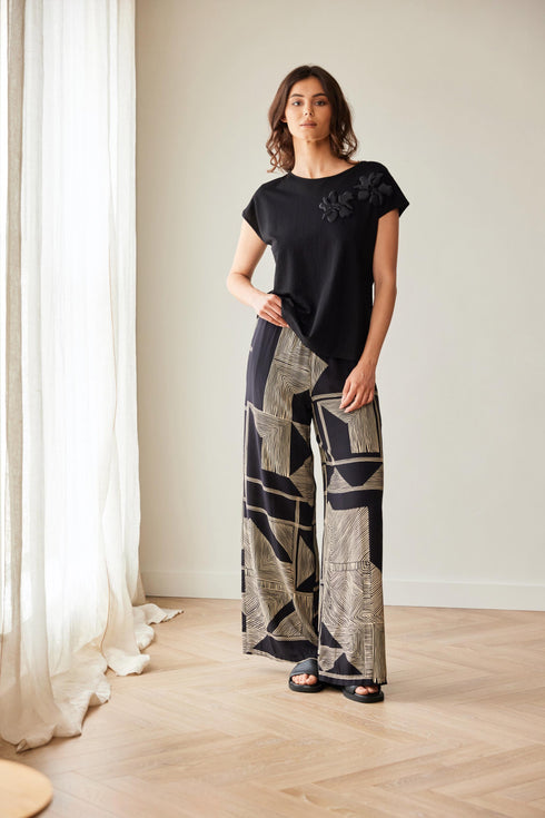 Peruzzi 3D Flower Detail Top – Black – S26180