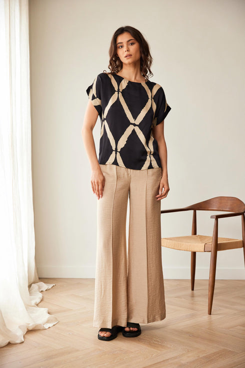 Peruzzi Line Pattern Graphic Top S26500