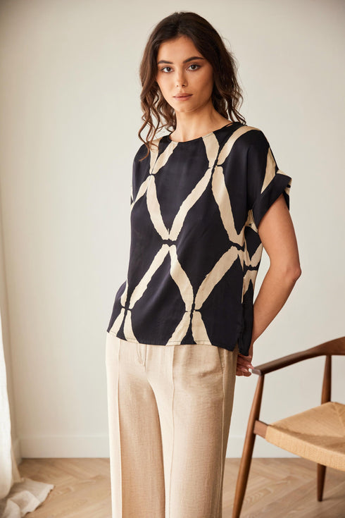 Peruzzi Line Pattern Graphic Top S26500
