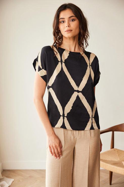 Peruzzi Line Pattern Graphic Top S26500
