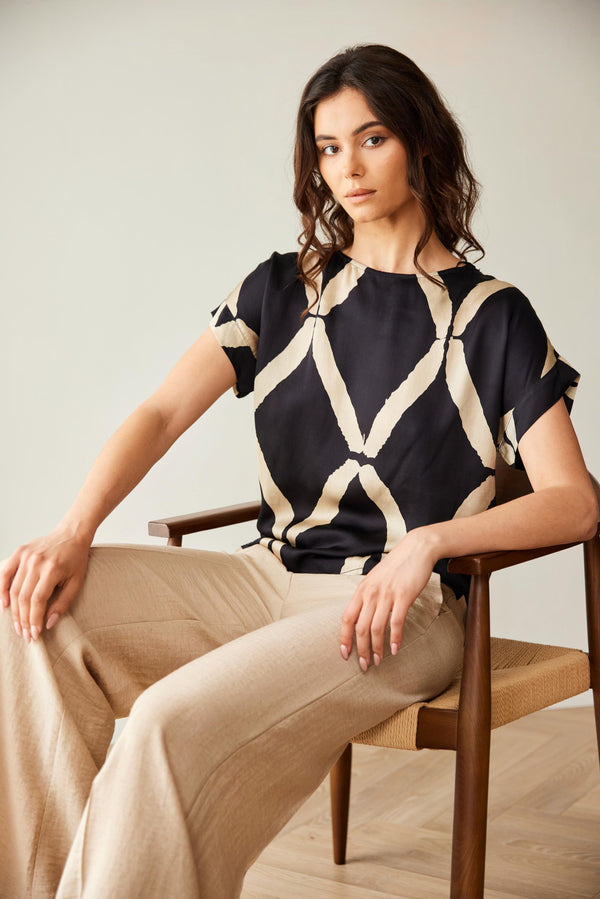 Peruzzi Line Pattern Graphic Top S26500