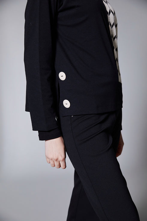 Peruzzi Hexagonal Jacquard Knit W25181 – Black & Ecru Ladies Knit Top